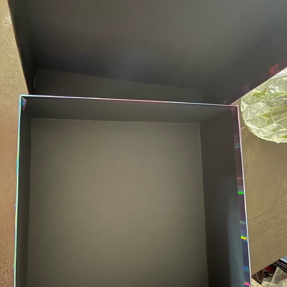 gift box - Picture 3 of 6